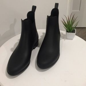 Ancle raining boots